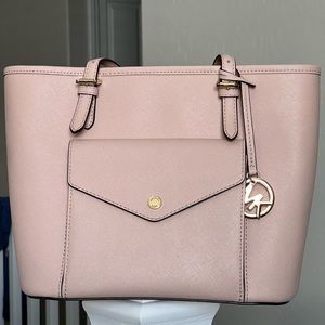 Michael Kors light pink purse 👜
